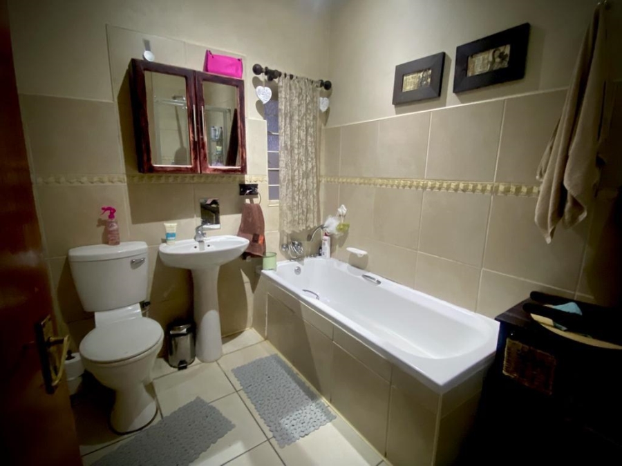 6 Bedroom Property for Sale in Bainsvlei Free State